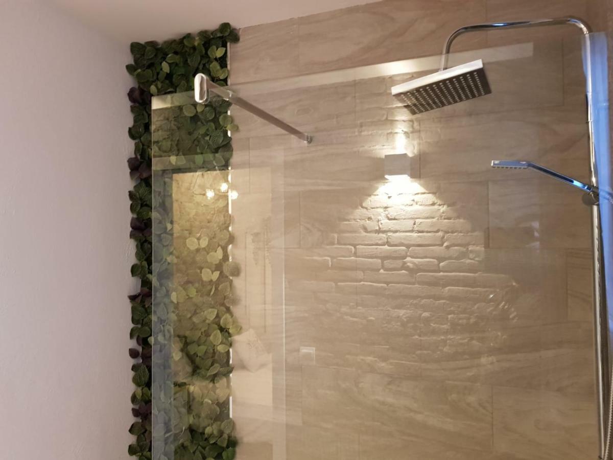 Florista Bonito Alojamiento Bien Comunicado Hotel Валенсия Екстериор снимка
