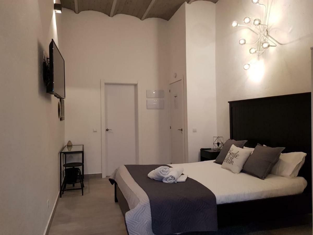 Florista Bonito Alojamiento Bien Comunicado Hotel Валенсия Екстериор снимка